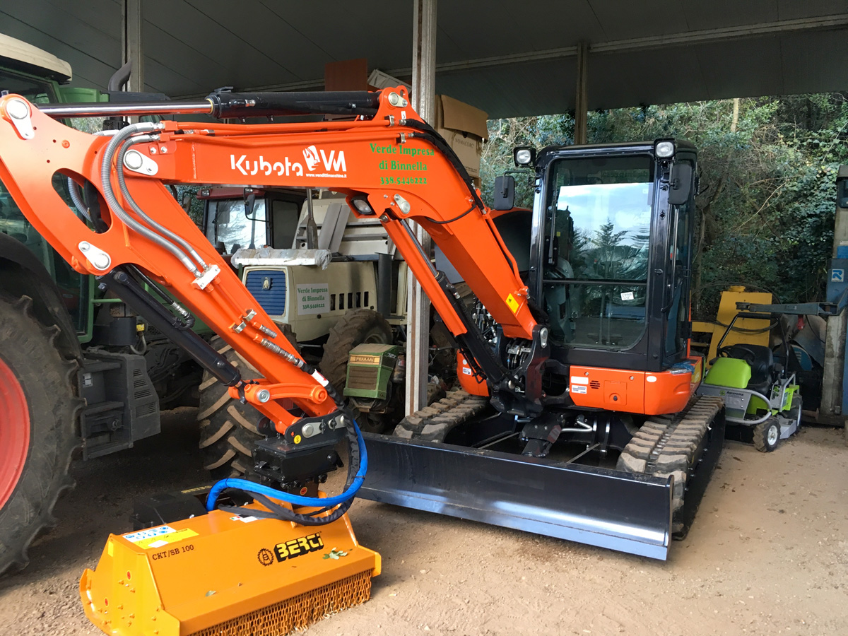 ESCAVATORE KUBOTA U55 CON TRINCIA